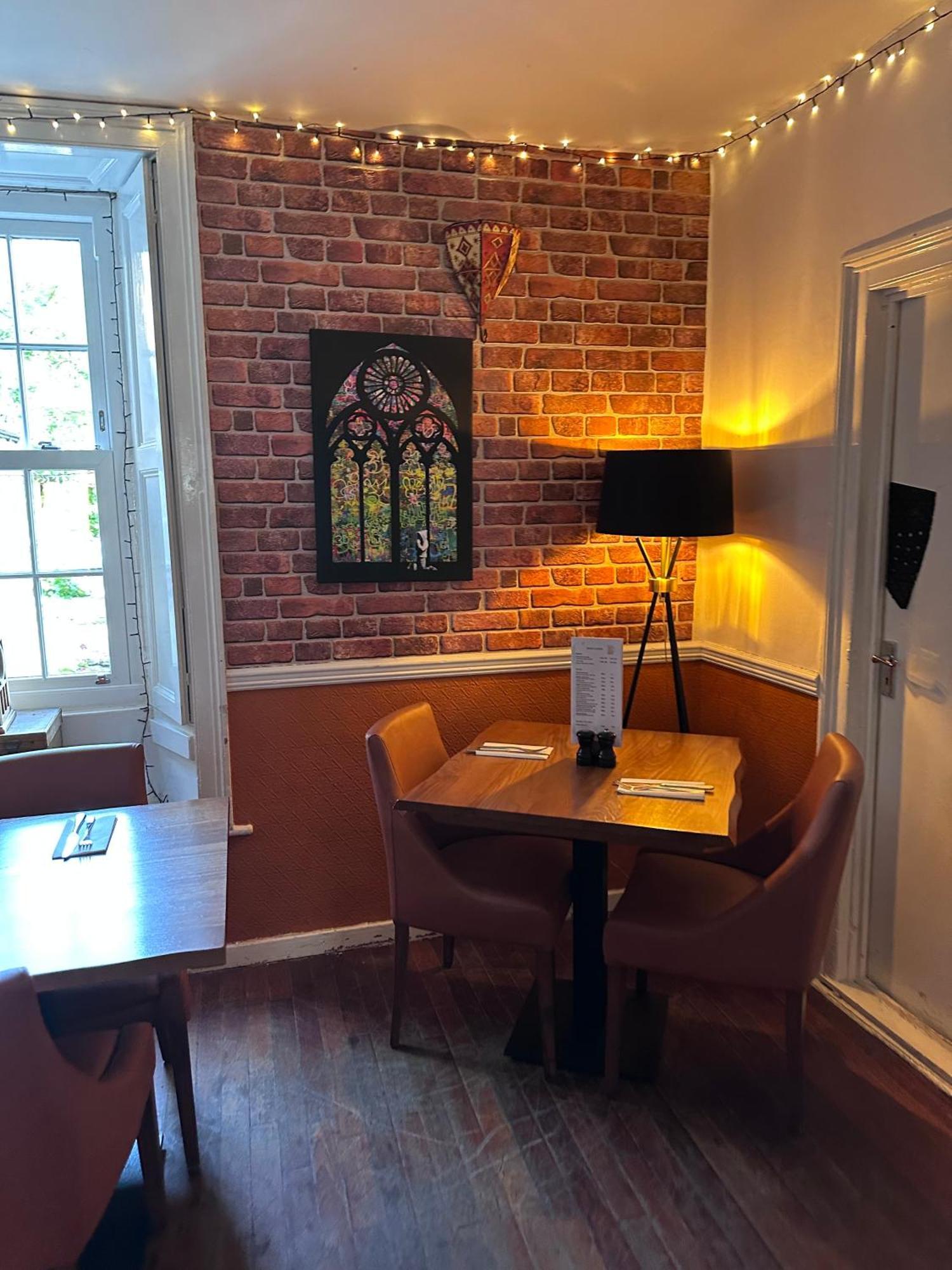 Laburnum At Bistro En Glaze