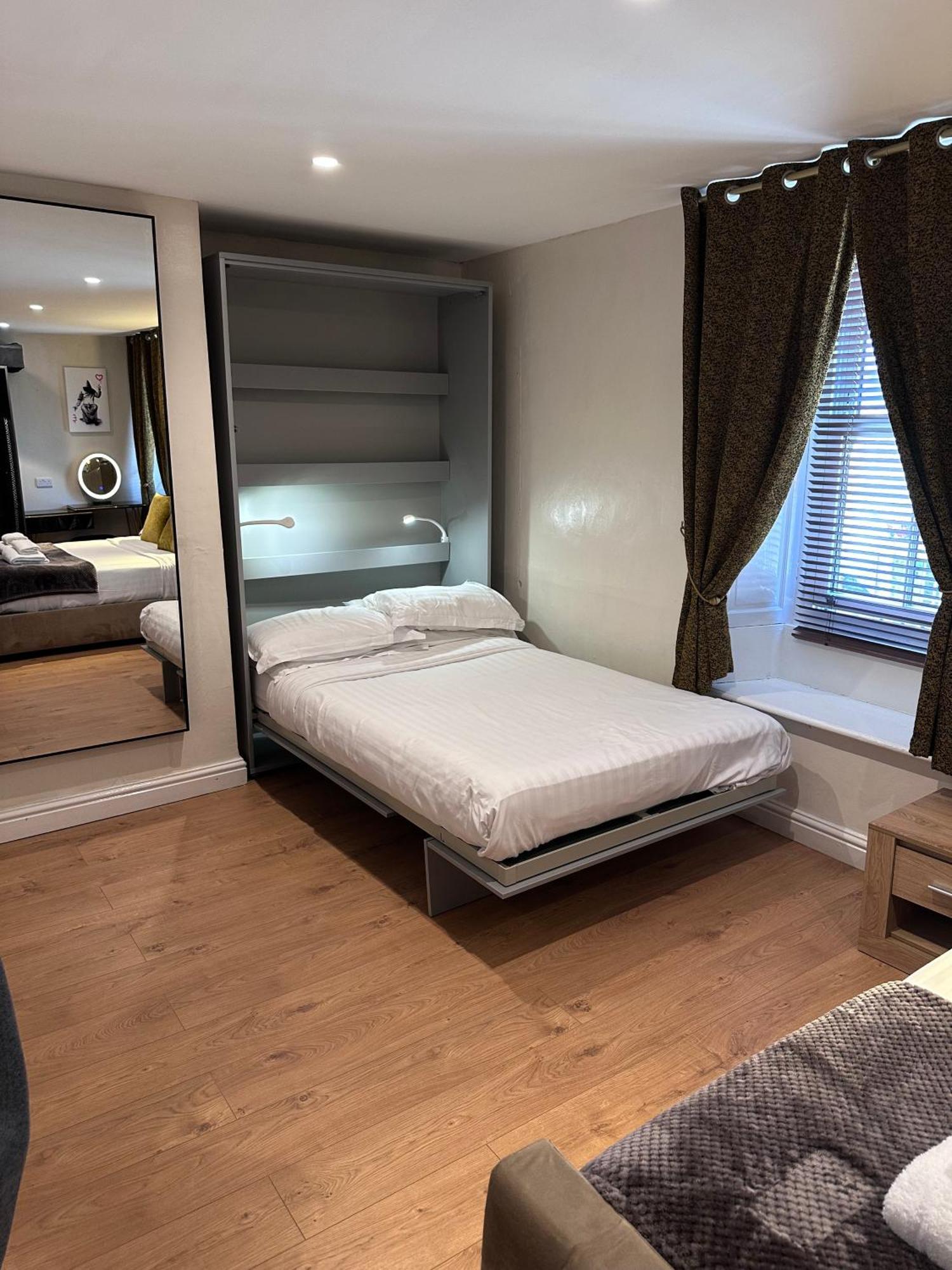 Bed & Breakfast Laburnum At Bistro En Glaze 3*